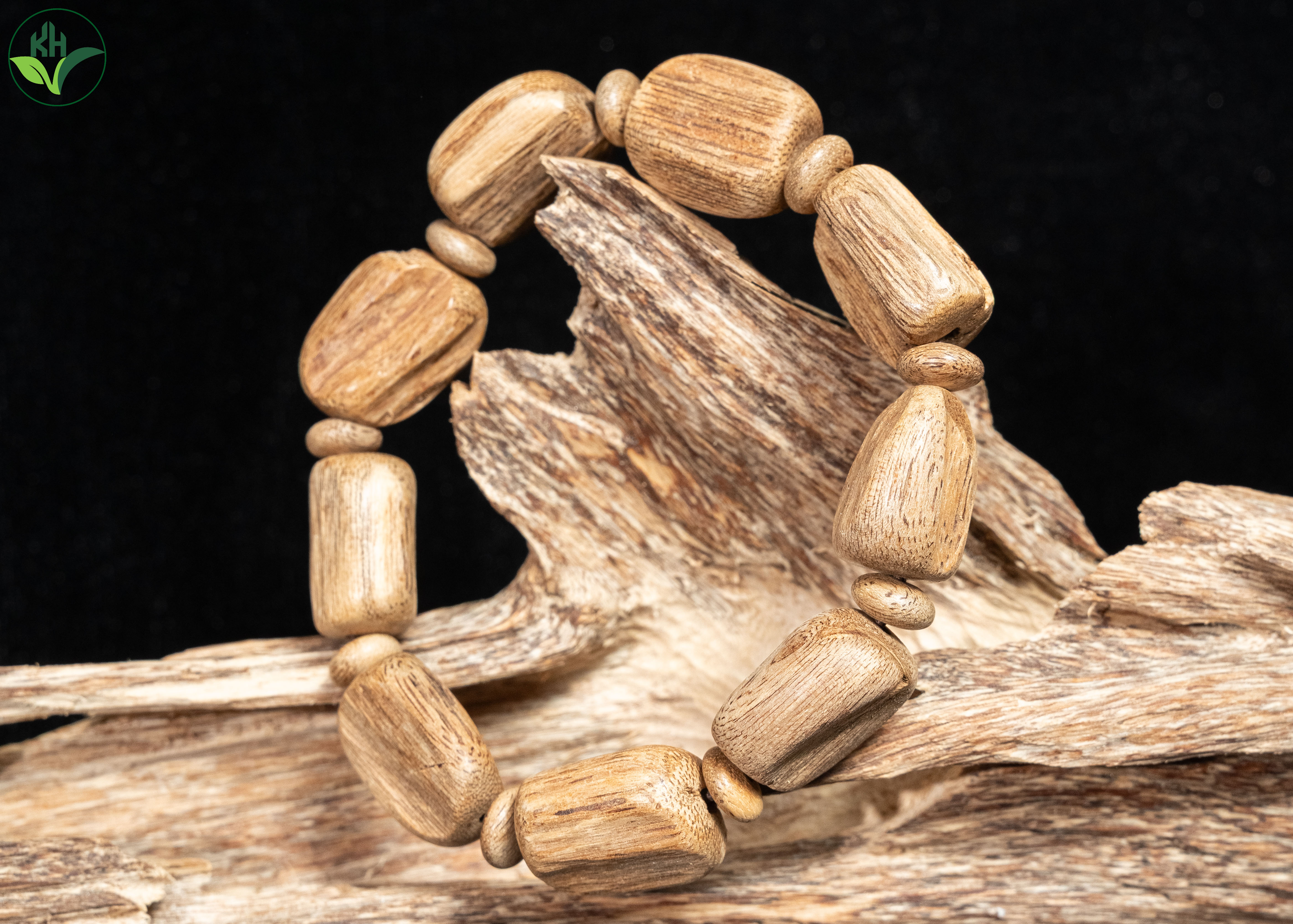 Vòng trầm hạt nốt phối trụ đặc biệt