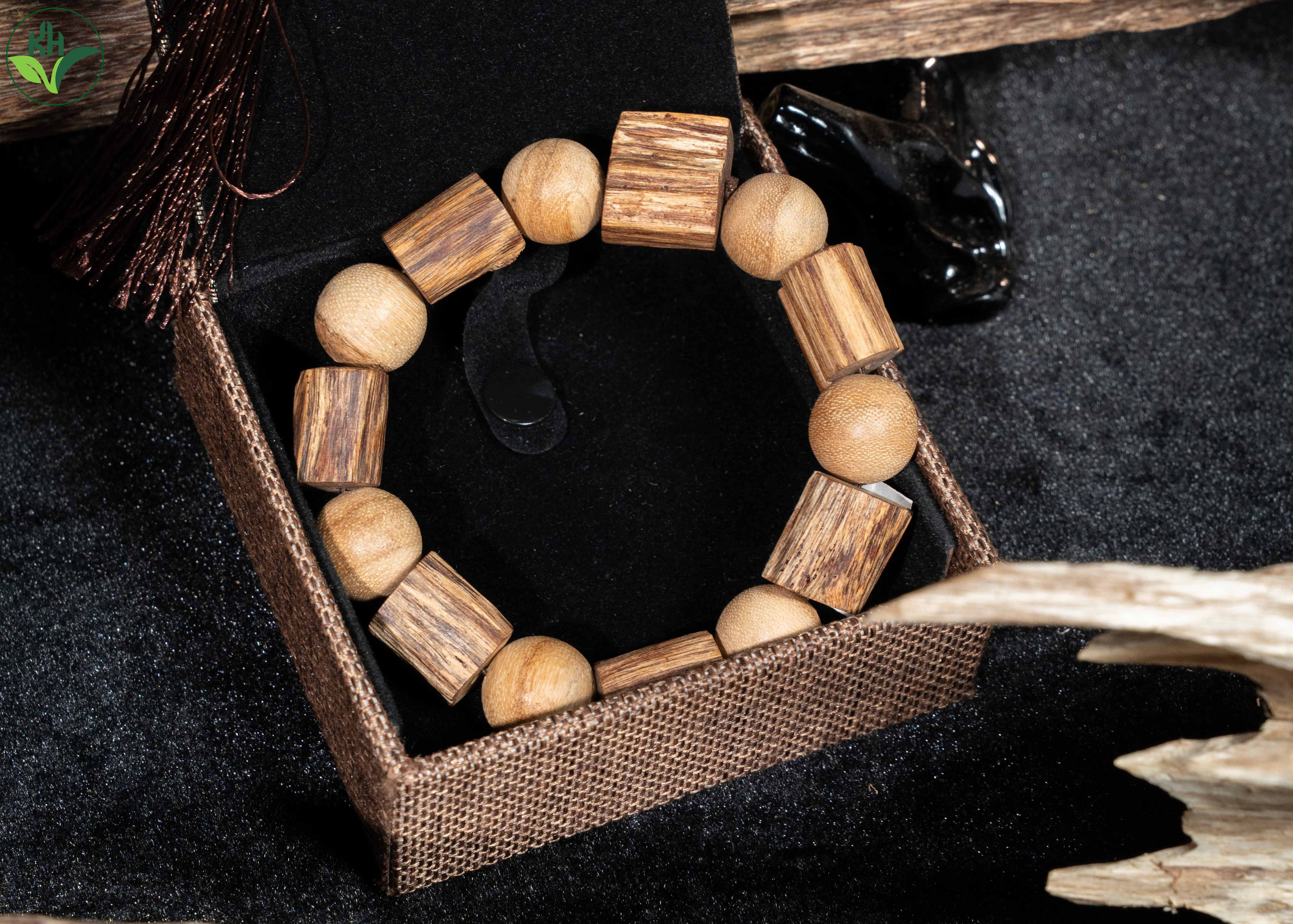 Vòng trầm TG trụ thô phối hạt (10li)